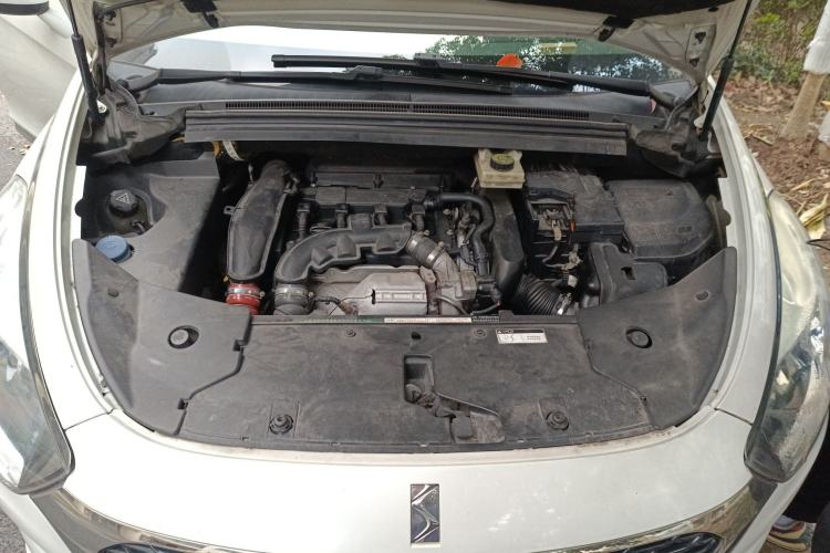 Used DS 5 2014 1.6T Luxury Edition THP160 Engine Bay