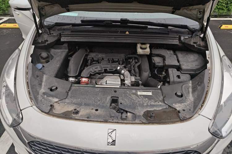 Used DS 5 2014 1.6T Luxury Edition THP160 Engine Bay
