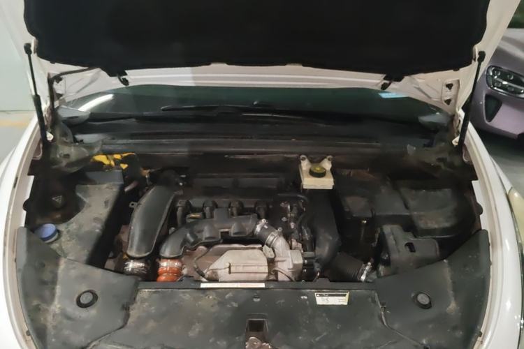Used DS 5 2014 1.6T Elegant Version THP160 Engine Bay