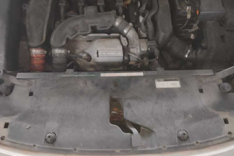 Used DS 5 2014 1.6T Luxury Edition THP160 Engine Bay