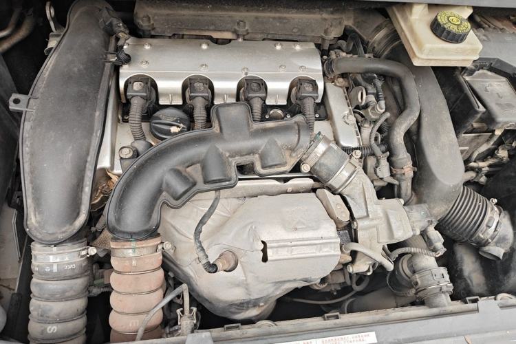 Used DS 5 2014 1.6T Luxury Edition THP160 Engine Bay