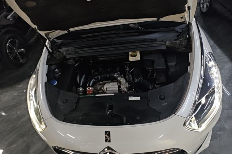 Used DS 5 2014 1.6T Luxury Edition THP160 Engine Bay