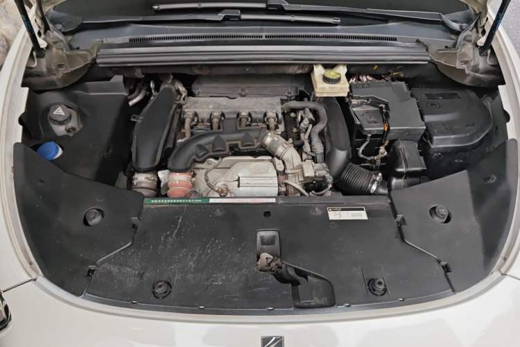 Used DS 5 2014 1.6T Luxury Edition THP160 Engine Bay