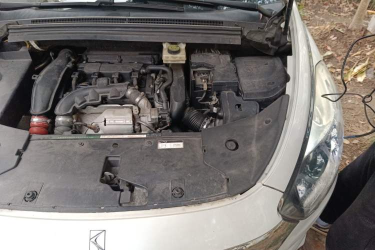 Used DS 5 2014 1.6T Luxury Edition THP160 Engine Bay Left