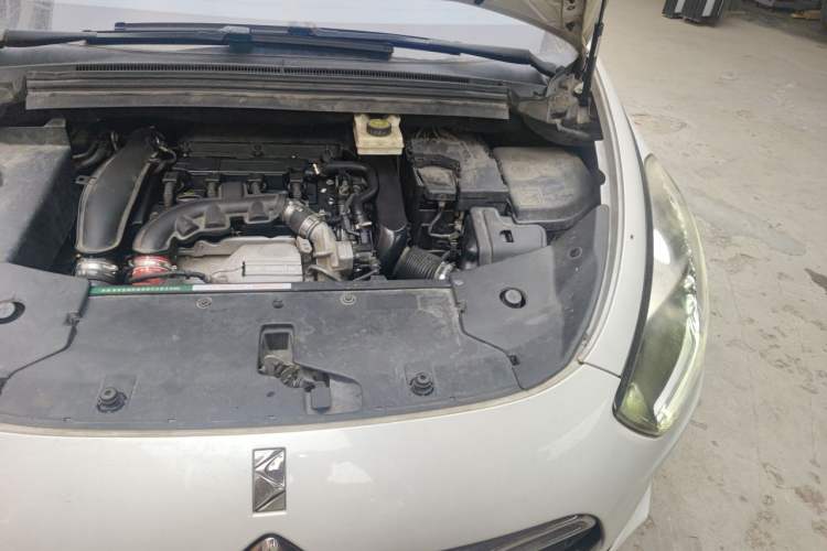 Used DS 5 2014 1.6T Luxury Edition THP160 Engine Bay Left