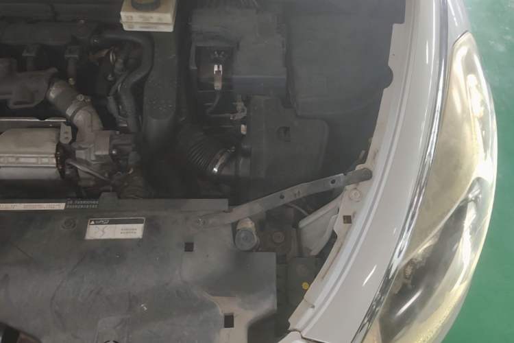 Used DS 5 2014 1.6T Luxury Edition THP160 Engine Bay Left