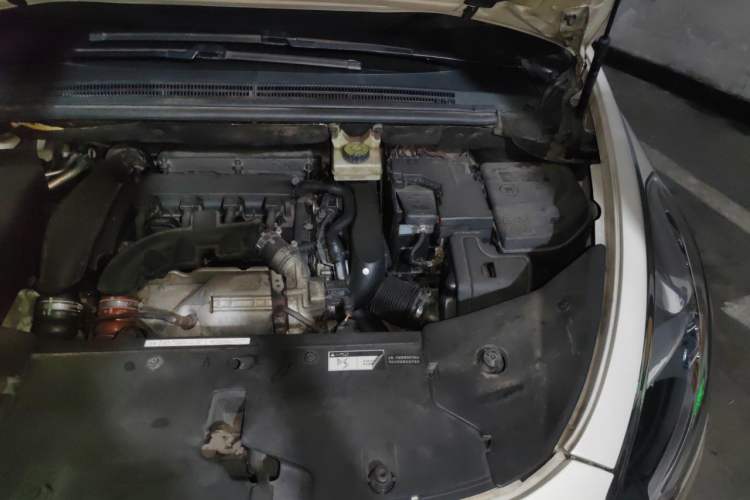 Used DS 5 2014 1.6T Luxury Edition THP160 Engine Bay Left