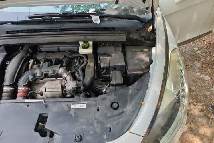 Used DS 5 2014 1.6T Luxury Edition THP160 Engine Bay Left