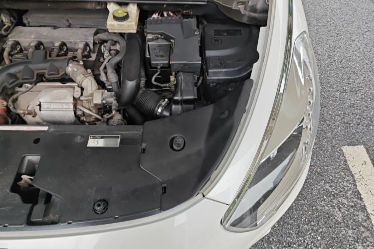 Used DS 5 2014 1.6T Luxury Edition THP160 Engine Bay Left