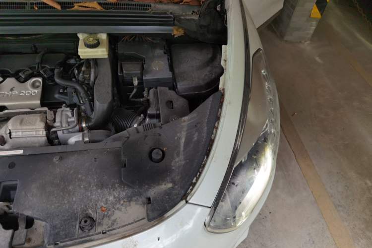 Used DS 5 2014 1.6T Elegant Edition THP200 Engine Bay Left