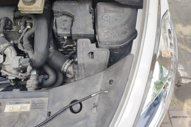 Used DS 5 2014 1.6T Luxury Edition THP160 Engine Bay Left