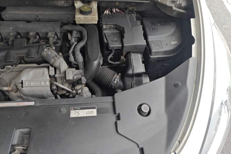 Used DS 5 2014 1.6T Luxury Edition THP160 Engine Bay Left