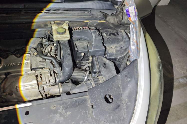 Used DS 5 2014 1.6T Luxury Edition THP200 Engine Bay Left