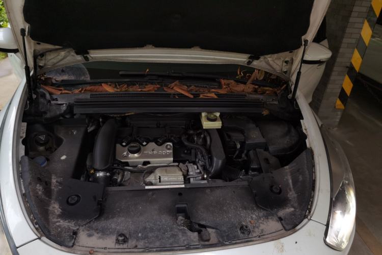 Used DS 5 2014 1.6T Elegant Edition THP200 Engine Bay
