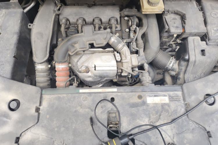 Used DS 5 2014 1.6T Luxury Edition THP160 Engine Bay