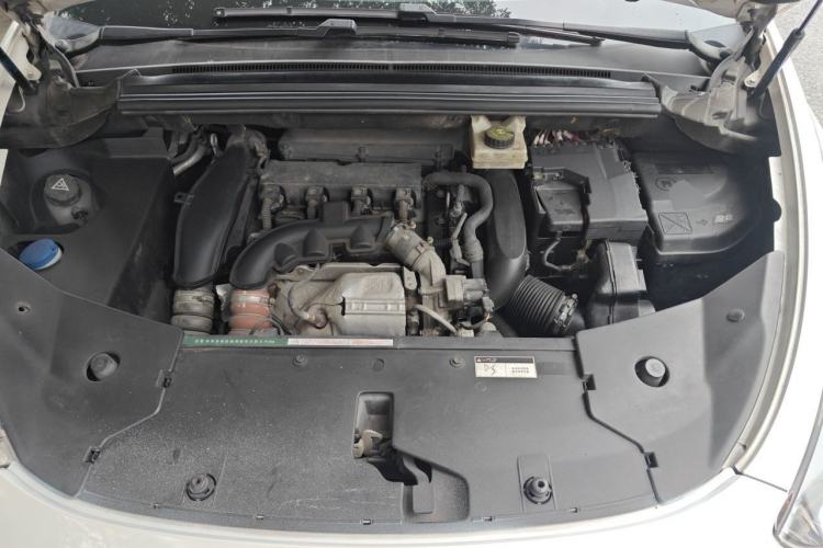 Used DS 5 2014 1.6T Luxury Edition THP160 Engine Bay