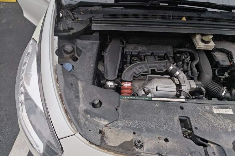 Used DS 5 2014 1.6T Luxury Edition THP160 Engine Bay Right