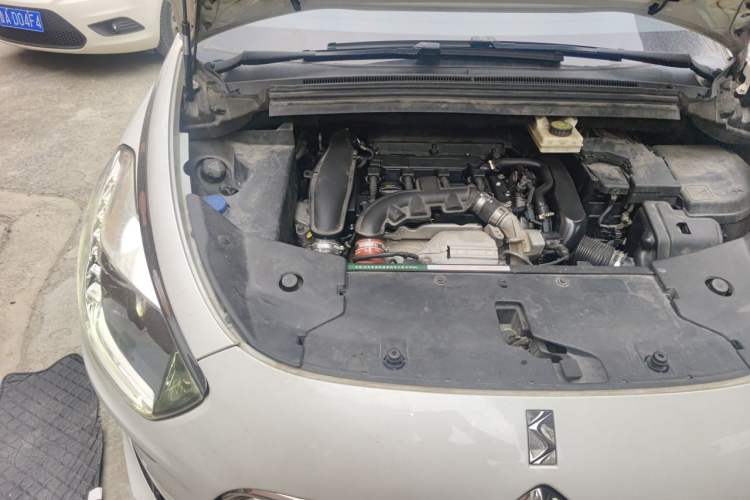 Used DS 5 2014 1.6T Luxury Edition THP160 Engine Bay Right