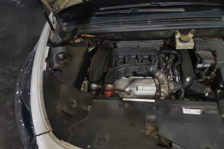 Used DS 5 2014 1.6T Luxury Edition THP160 Engine Bay Right