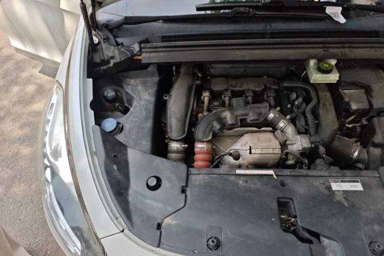 Used DS 5 2014 1.6T Luxury Edition THP160 Engine Bay Right