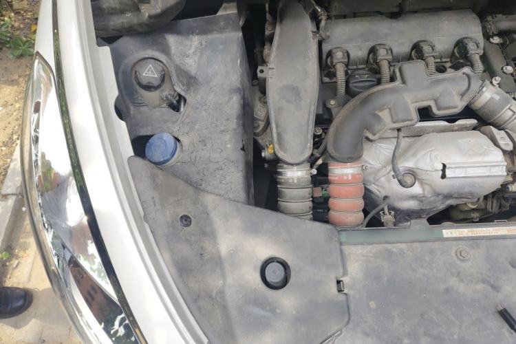 Used DS 5 2014 1.6T Luxury Edition THP160 Engine Bay Right