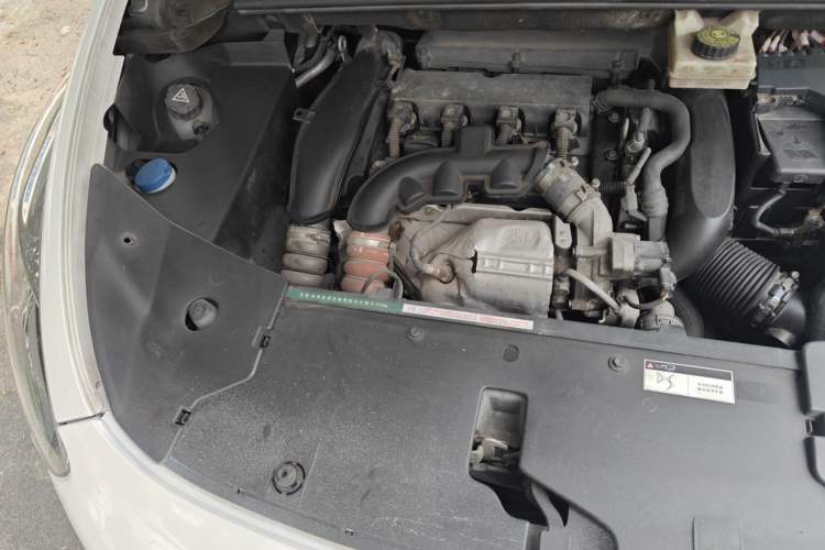 Used DS 5 2014 1.6T Luxury Edition THP160 Engine Bay Right