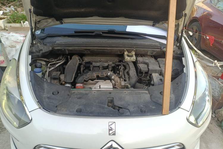 Used DS 5 2014 1.6T Elegant Version THP160 Engine Bay