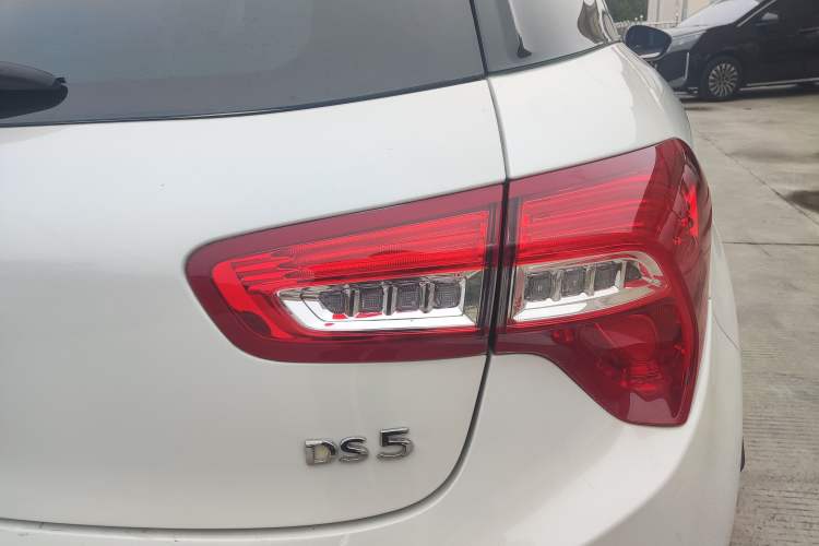 Used DS 5 2014 1.6T Elegant Version THP160 Exterior 10