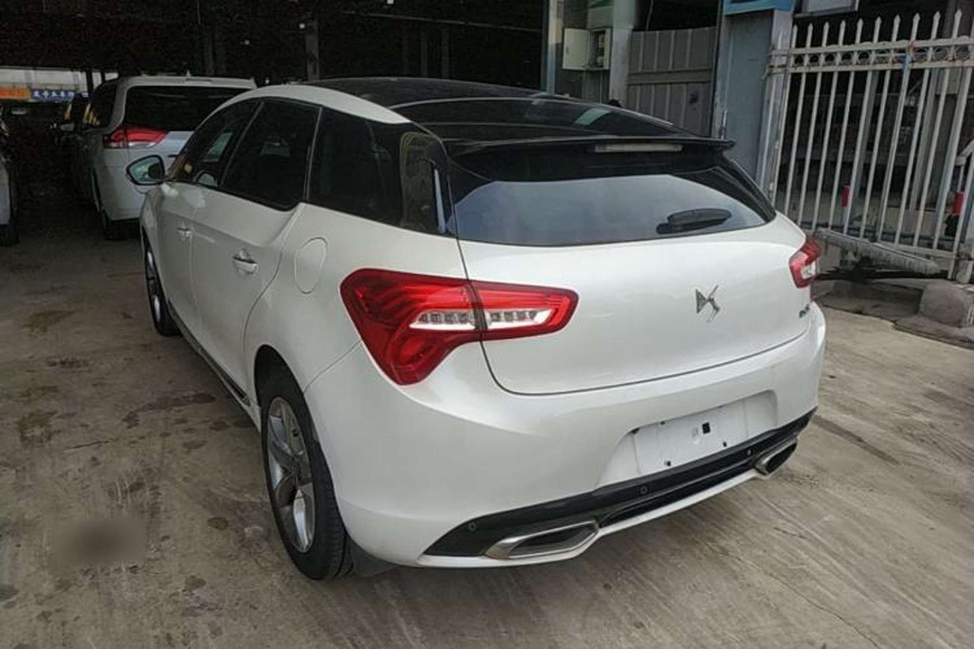 Used DS 5 2014 1.6T Luxury Edition THP200 Exterior 2