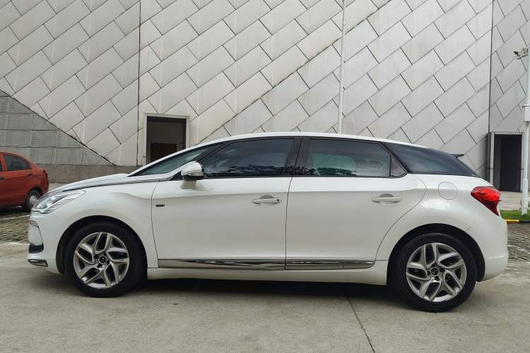 Used DS 5 2014 1.6T Elegant Version THP160 Exterior 8