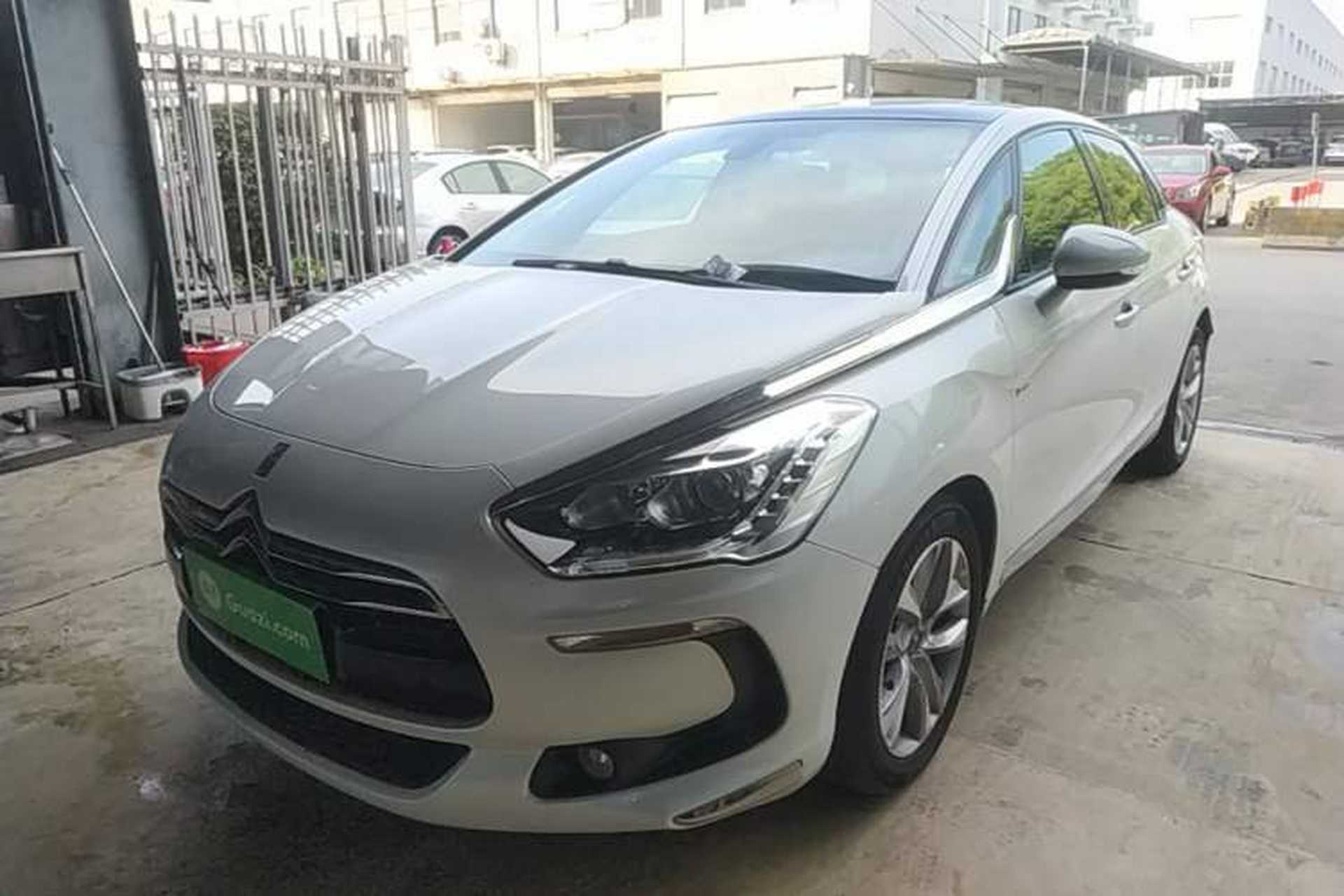 Used DS 5 2014 1.6T Luxury Edition THP200 Front Left 45 Deg