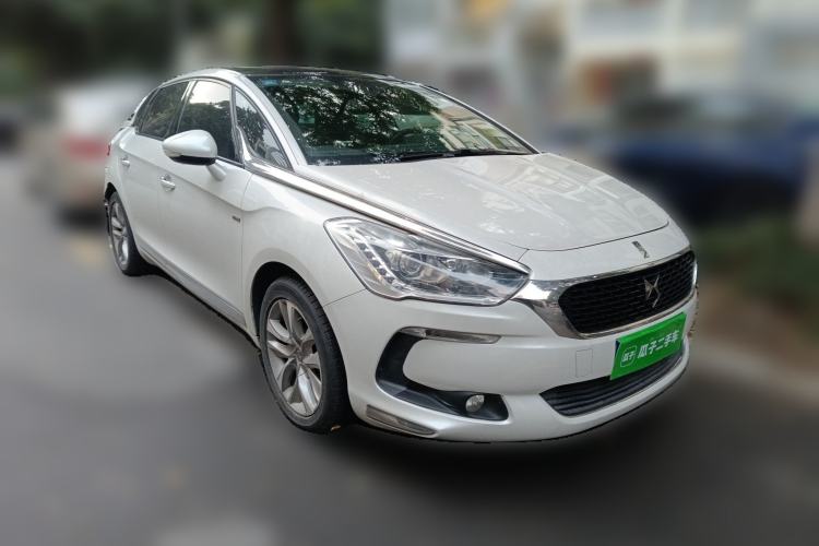 Used DS 5 2014 1.6T Luxury Edition THP160 Front Right 45 Deg