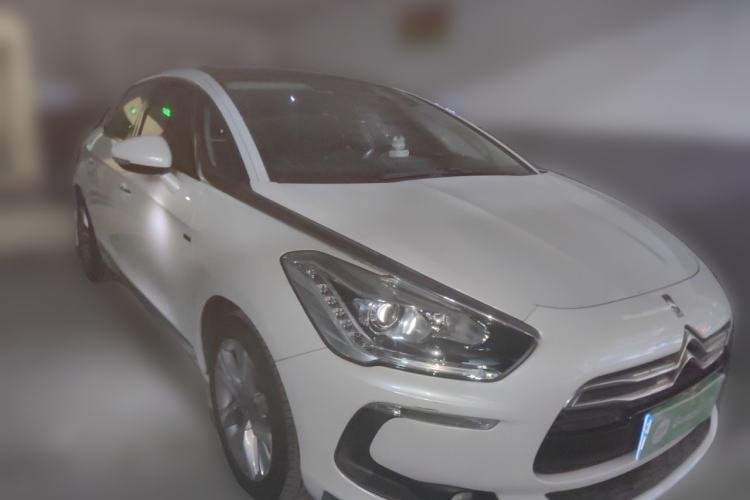 Used DS 5 2014 1.6T Luxury Edition THP160 Front Right 45 Deg