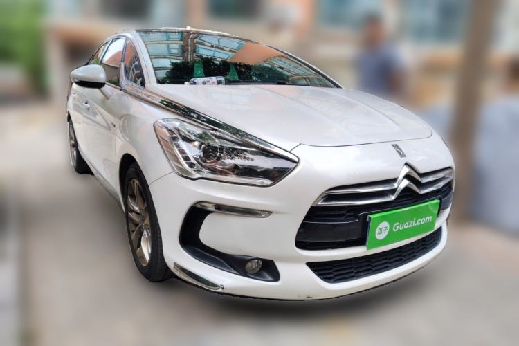 Used DS 5 2014 1.6T Luxury Edition THP160 Front Right 45 Deg