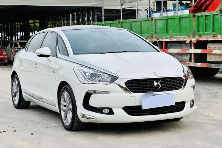 Used DS 5 2014 1.6T Luxury Edition THP160 Front Right 45 Deg