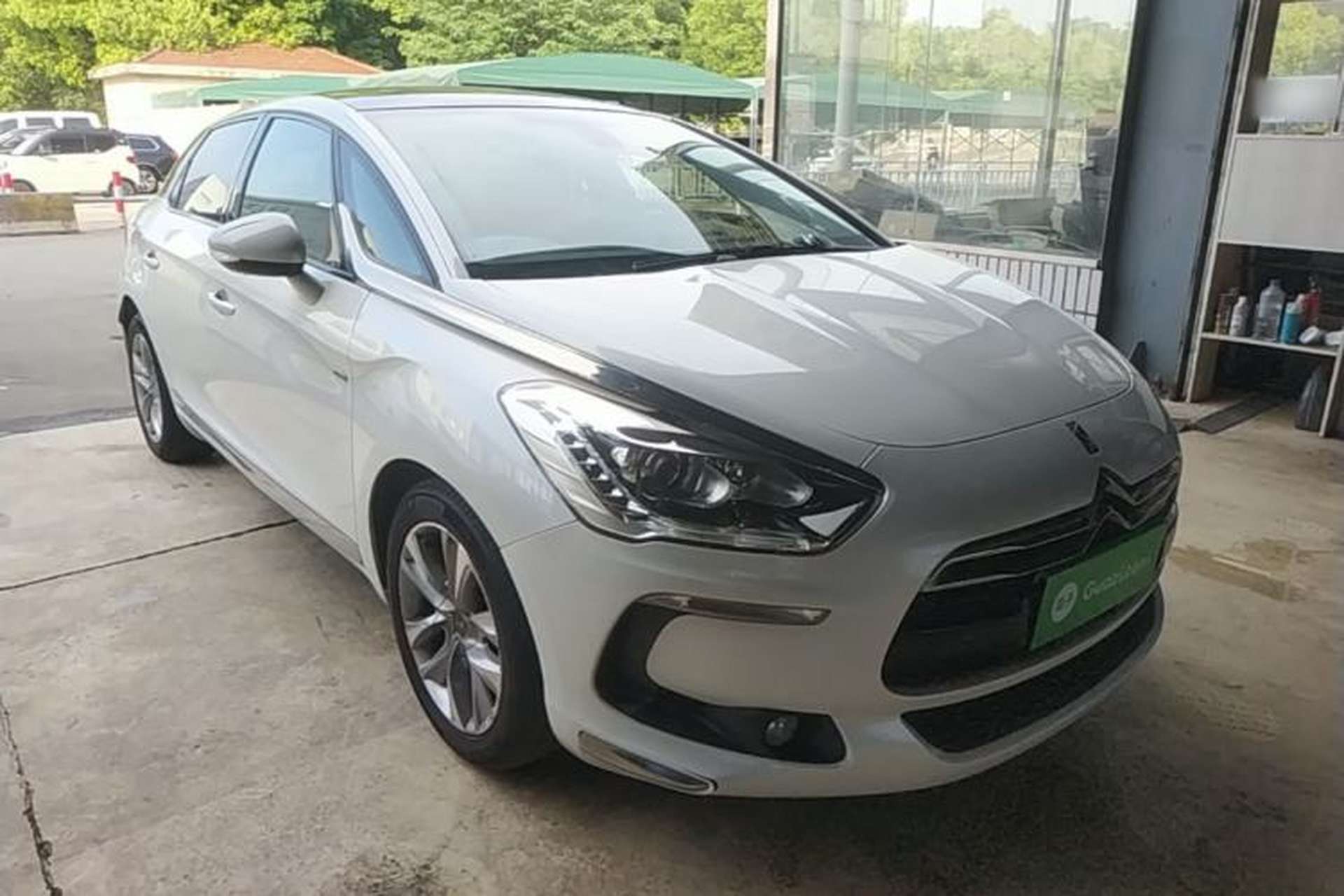 Used DS 5 2014 1.6T Luxury Edition THP200 Front Right 45 Deg
