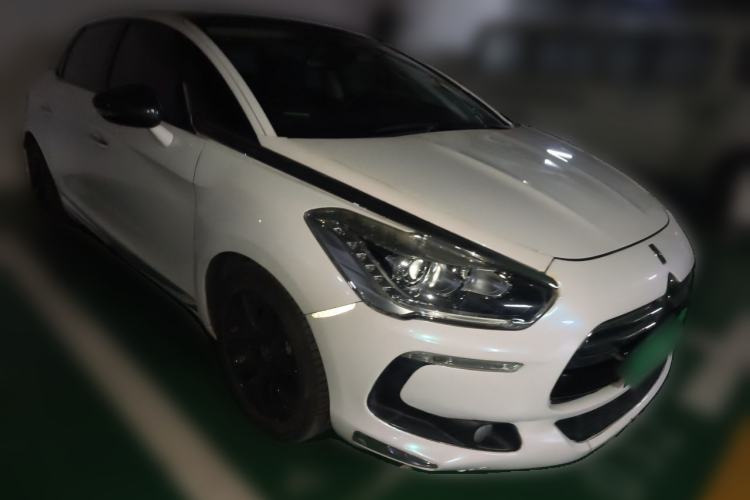 Used DS 5 2014 1.6T Luxury Edition THP200 Front Right 45 Deg