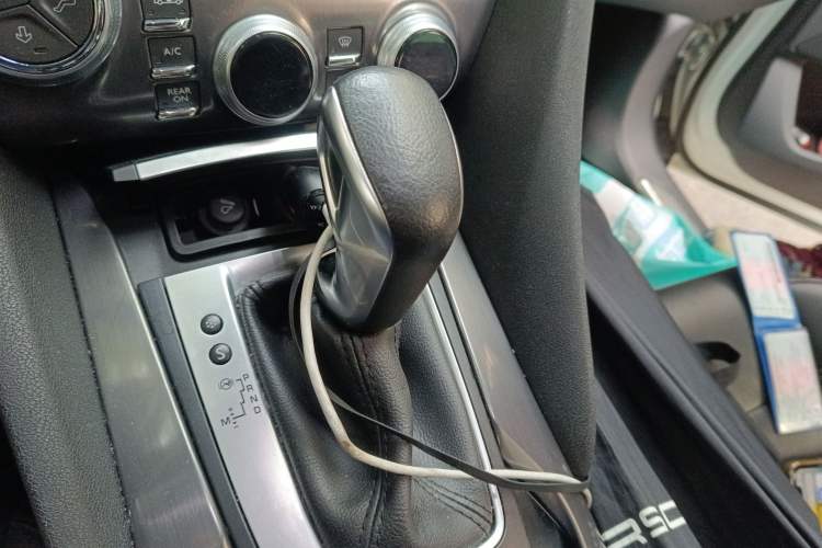 Used DS 5 2014 1.6T Luxury Edition THP160 Gear Lever