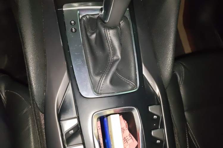 Used DS 5 2014 1.6T Elegant Version THP160 Gear Lever