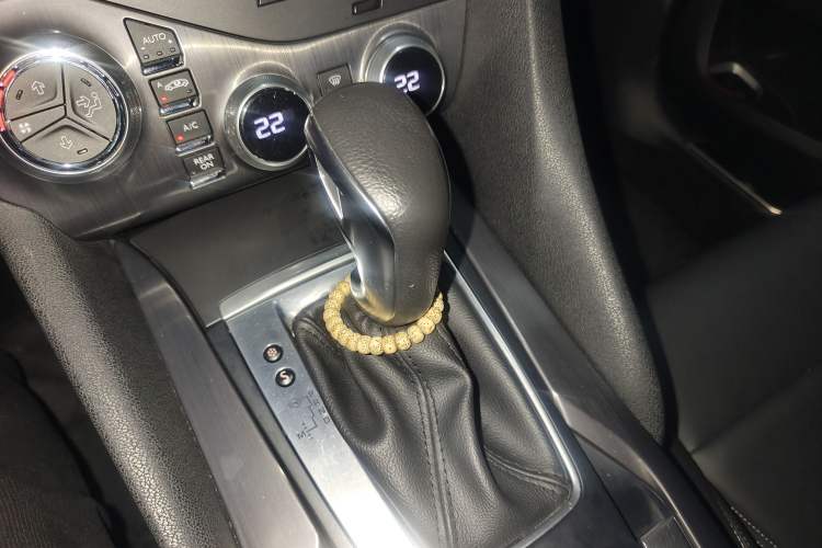 Used DS 5 2014 1.6T Luxury Edition THP200 Gear Lever