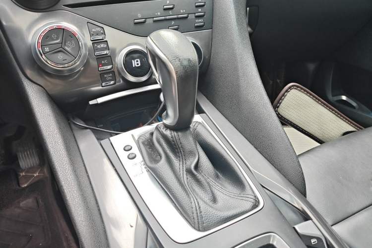 Used DS 5 2014 1.6T Luxury Edition THP160 Gear Lever