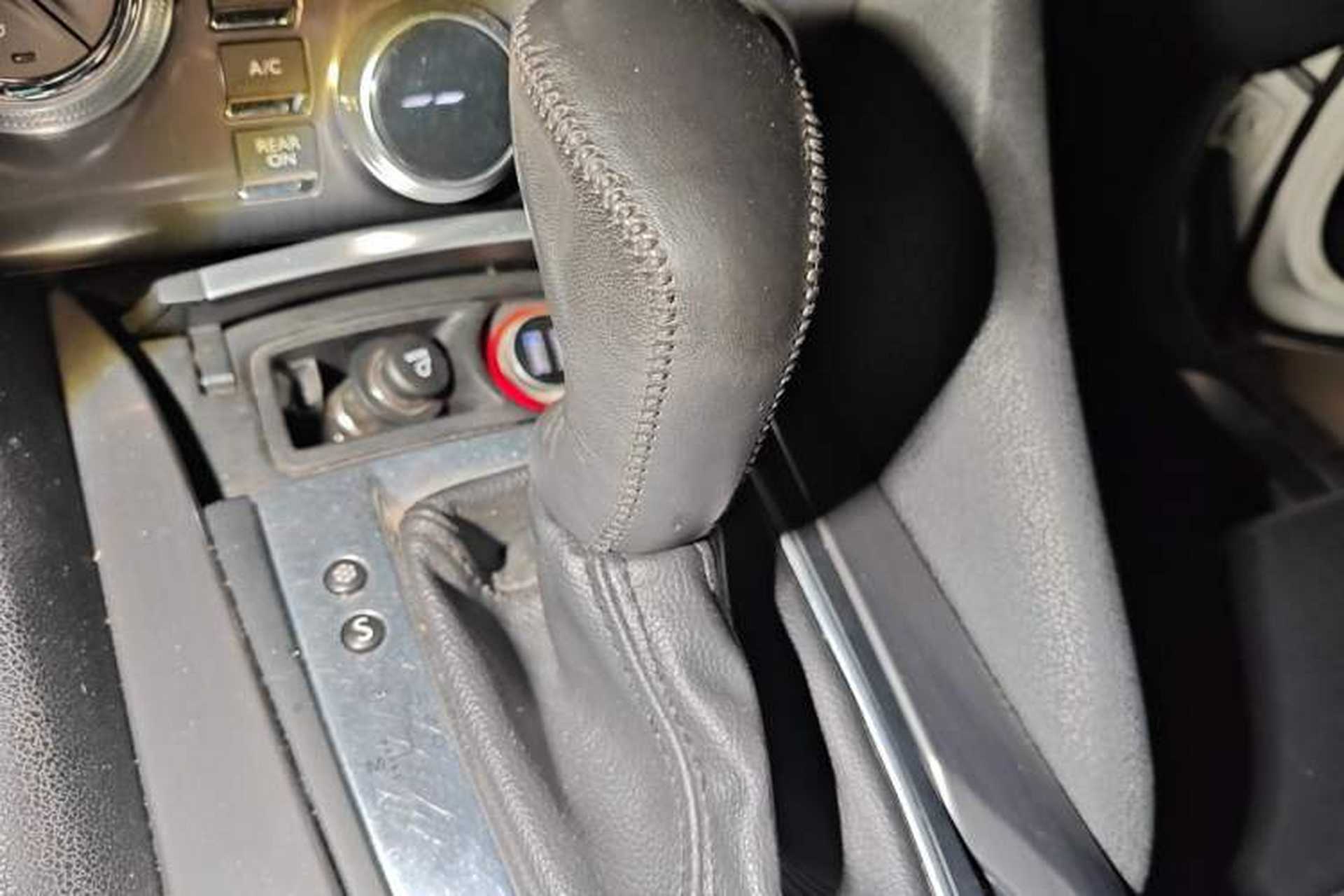 Used DS 5 2014 1.6T Luxury Edition THP160 Gear Lever