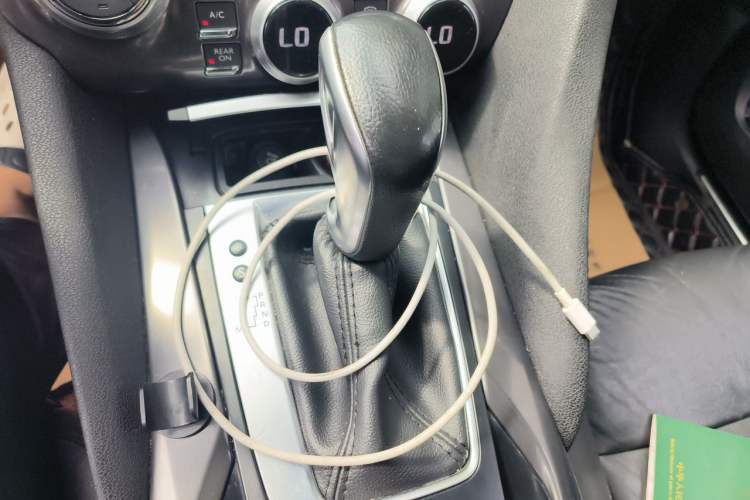 Used DS 5 2014 1.6T Luxury Edition THP160 Gear Lever