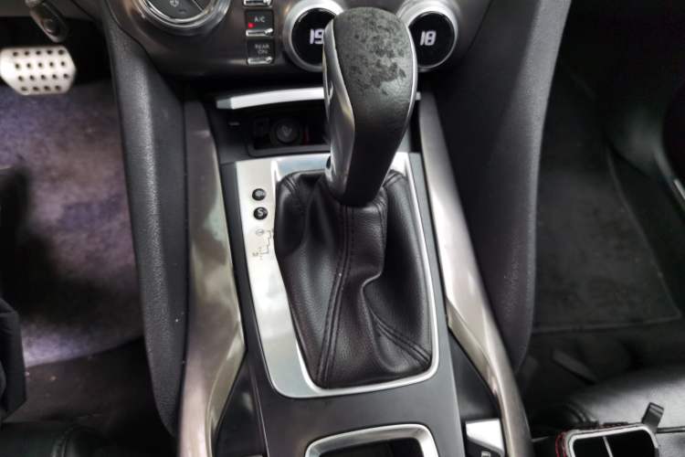 Used DS 5 2014 1.6T Elegant Edition THP200 Gear Lever
