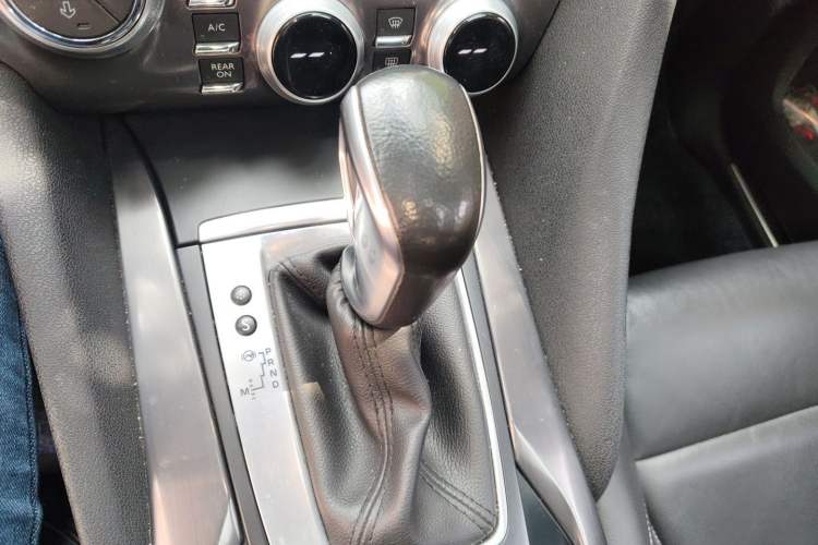 Used DS 5 2014 1.6T Luxury Edition THP160 Gear Lever