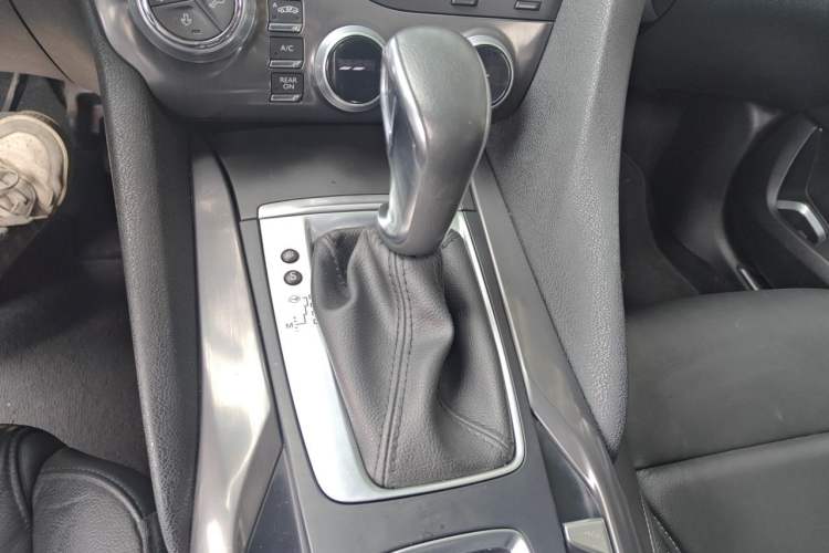 Used DS 5 2014 1.6T Luxury Edition THP160 Gear Lever