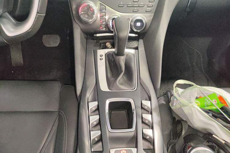 Used DS 5 2014 1.6T Luxury Edition THP160 Gear Lever