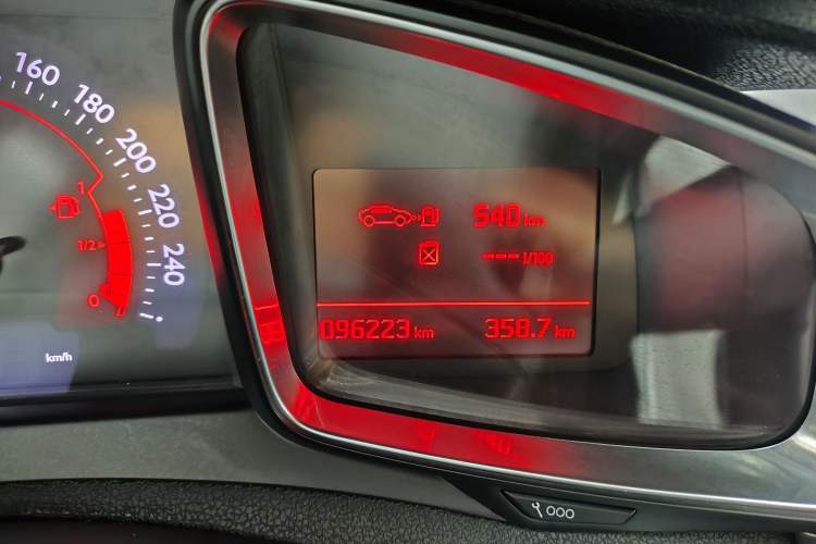 Used DS 5 2014 1.6T Elegant Version THP160 Odometer Close Up