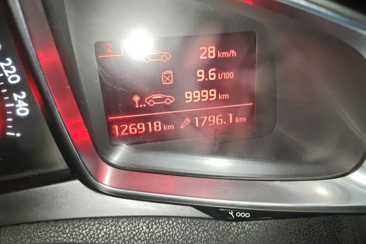 Used DS 5 2014 1.6T Elegant Version THP160 Odometer Close Up