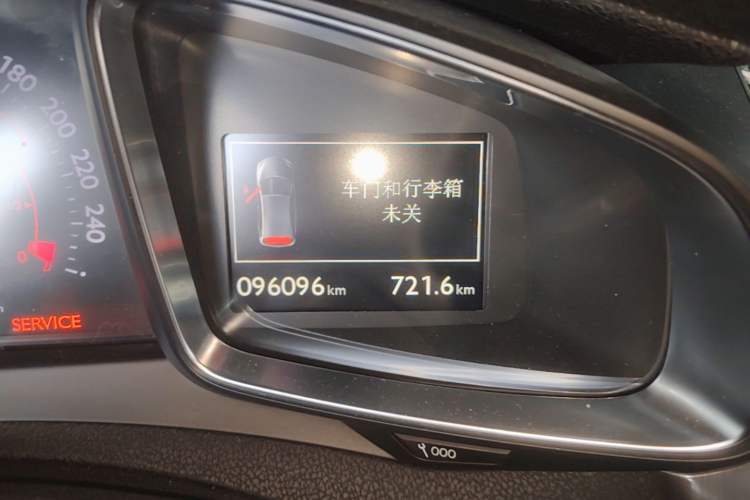 Used DS 5 2014 1.6T Luxury Edition THP160 Odometer Close Up
